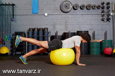 بالا بردن دست پای مخالف روی توپ سوئیسی